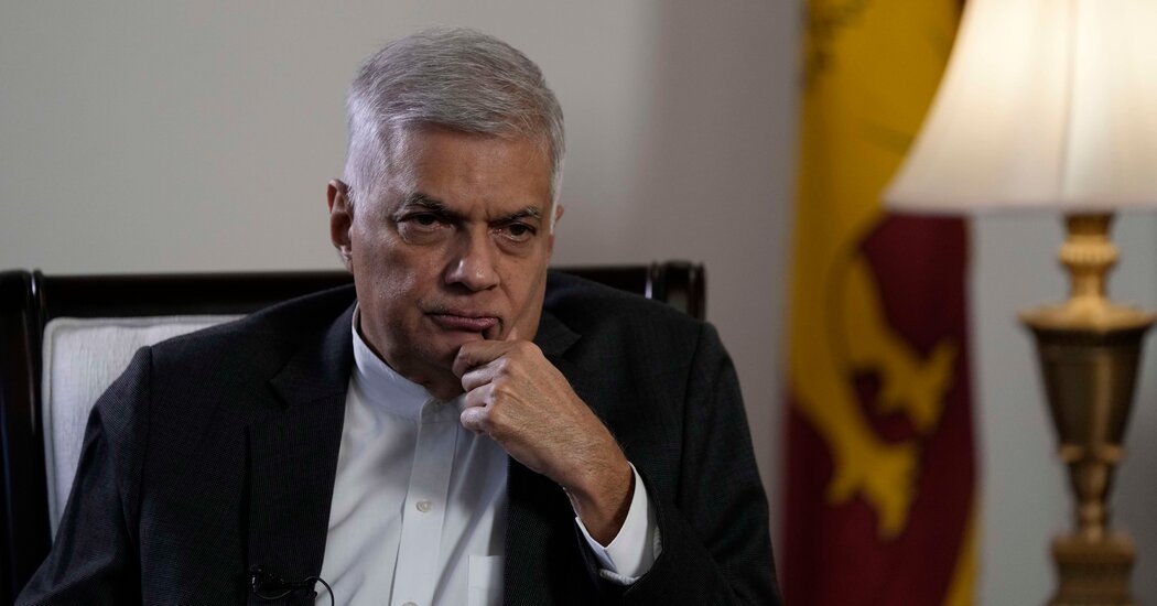 El primer ministro asume el papel de presidente interino a pedido del presidente Rajapaksa.