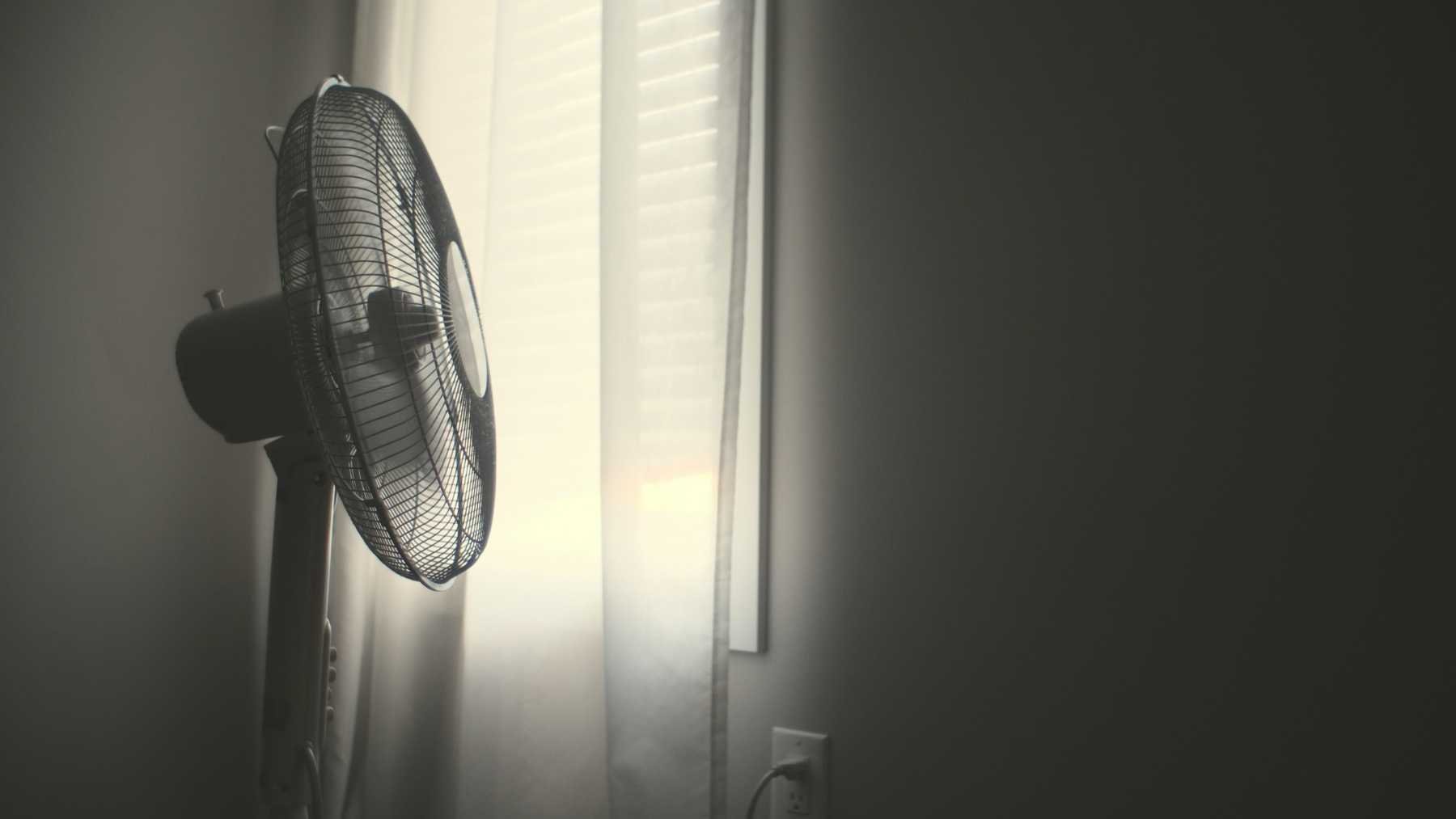 El sencillo truco para que el ventilador eche aire frío en plena ola de calor