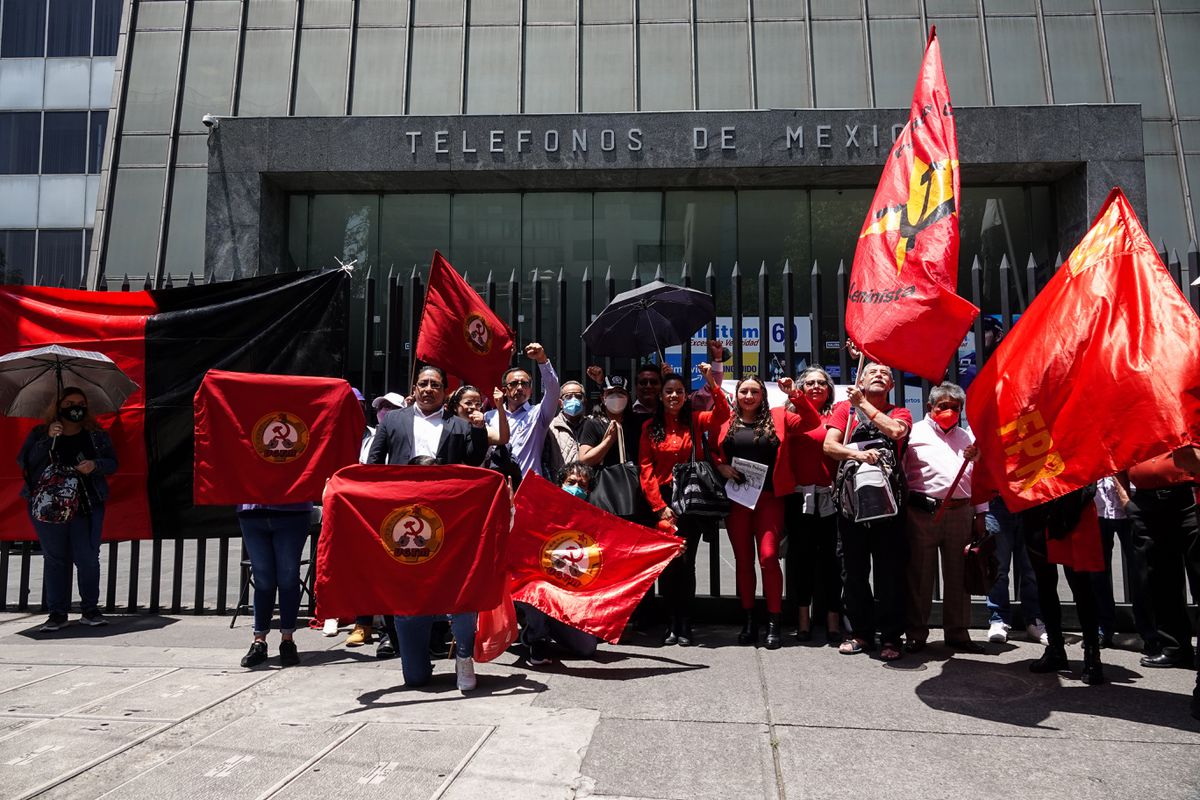 El sindicato de telefonistas estalla una huelga en Telmex, la primera que enfrenta el magnate mexicano Carlos Slim