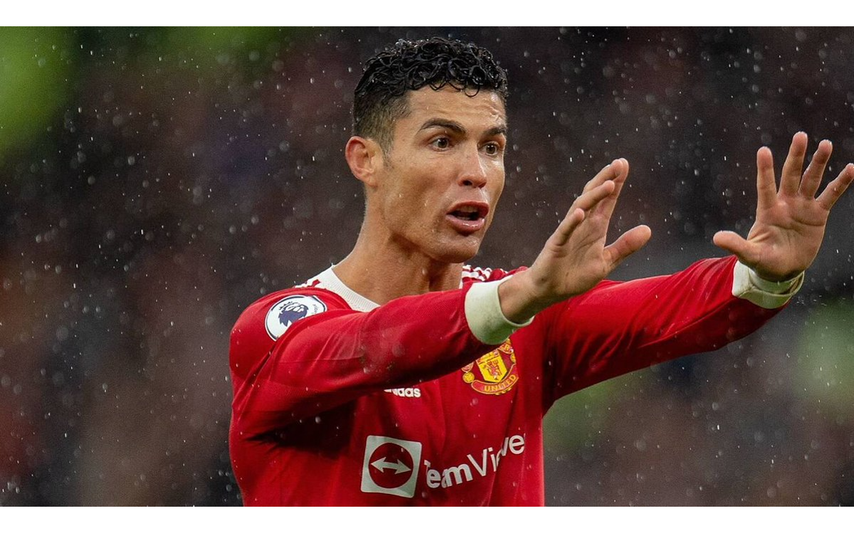 Emparedan a Cristiano Ronaldo en Manchester | Video