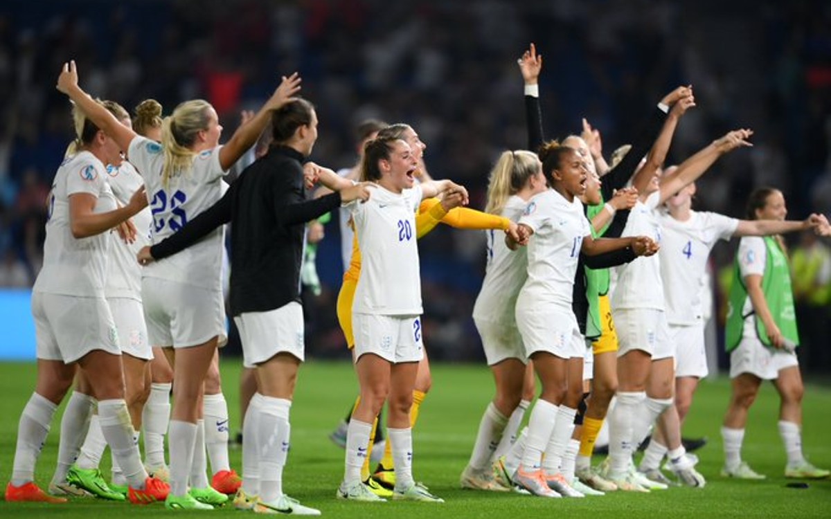Euro Femenina 2022: Clasifican anfitrionas, con mucho sufrimiento, a Semifinales | Video