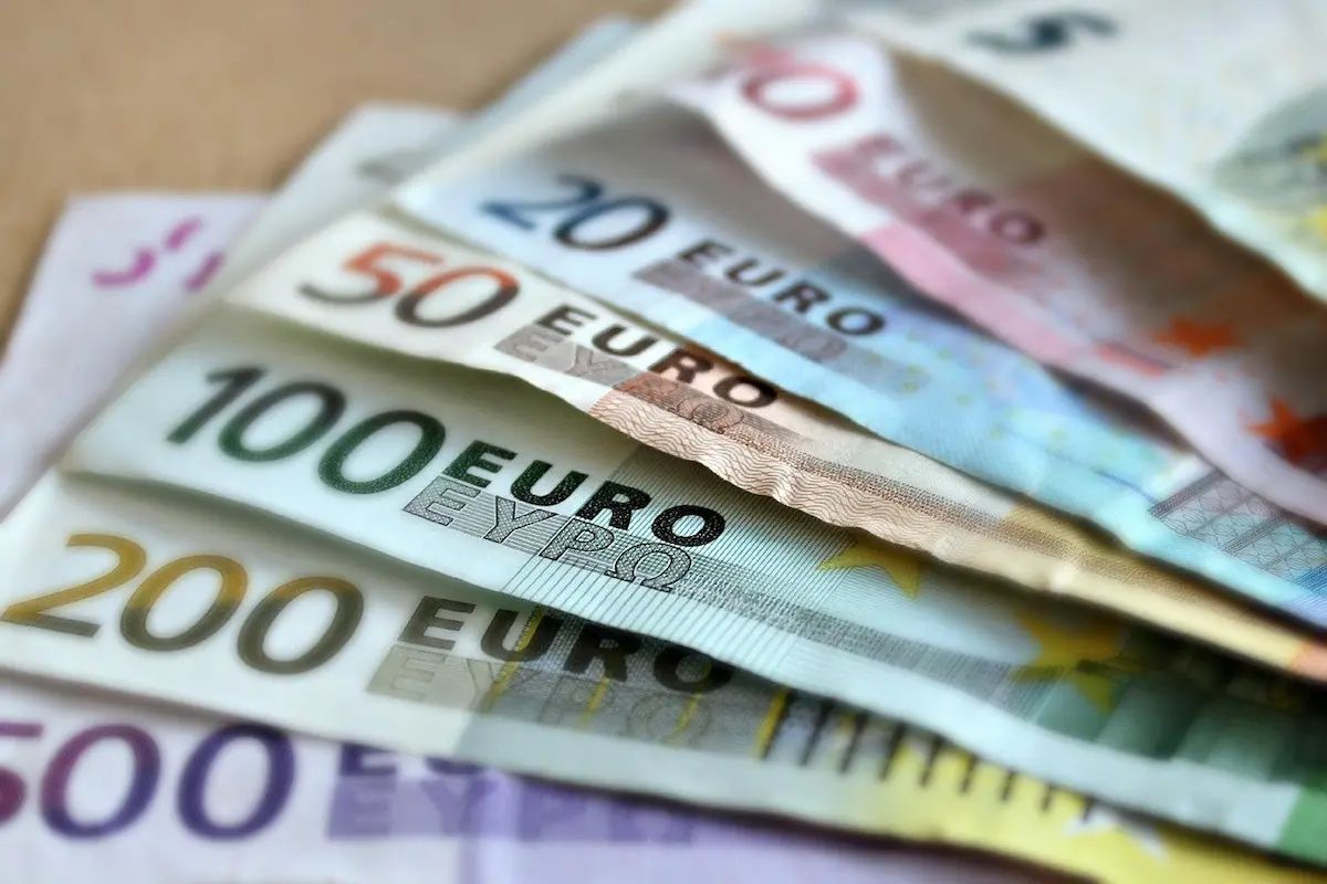 Euro se asoma a la paridad con el dólar por el riesgo de recesión en Europa