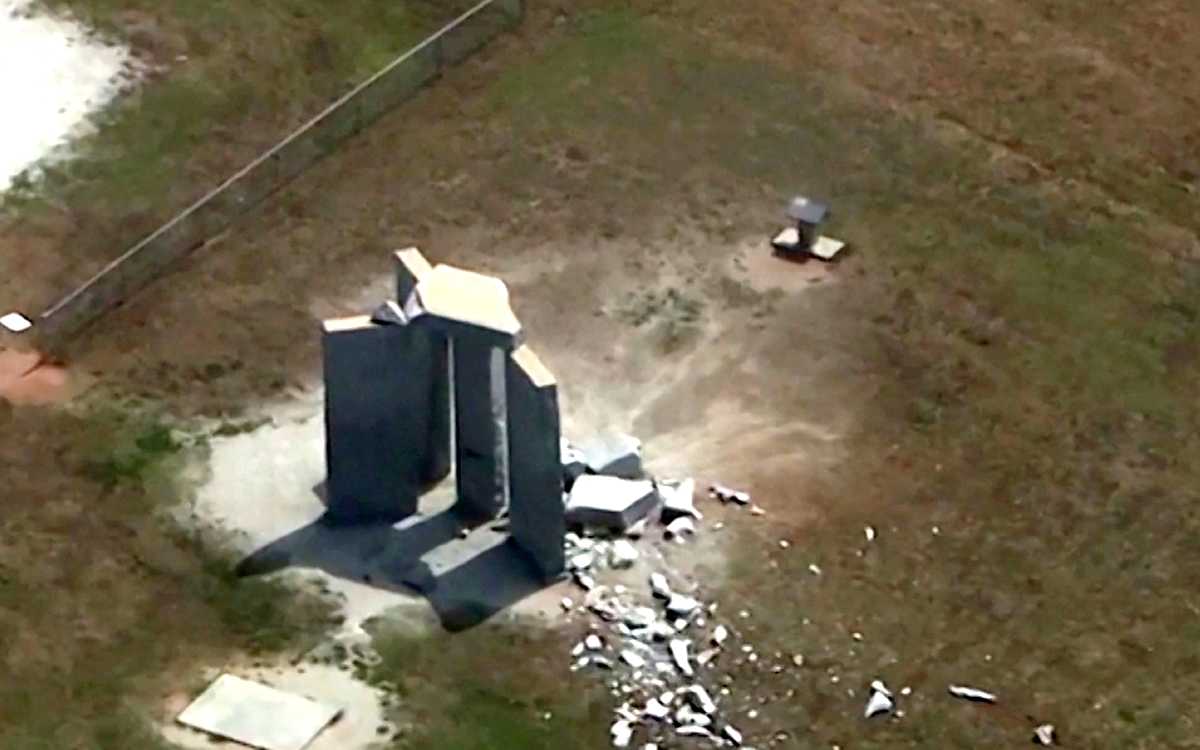 Explosión destruye parte del misterioso monumento Georgia Guidestones, en Estados Unidos