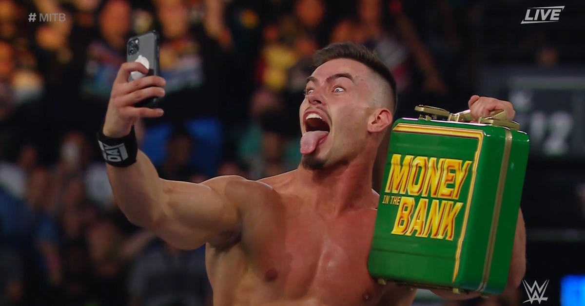 Fans de WWE furiosos por la victoria de Theory en Money in the Bank