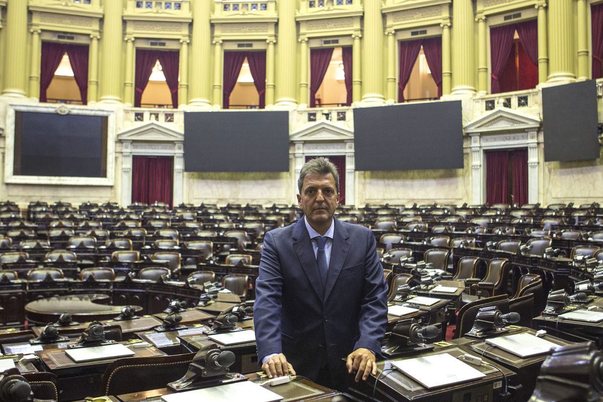 Fernández nombra a un superministro de Economía para resolver la crisis económica y política en Argentina