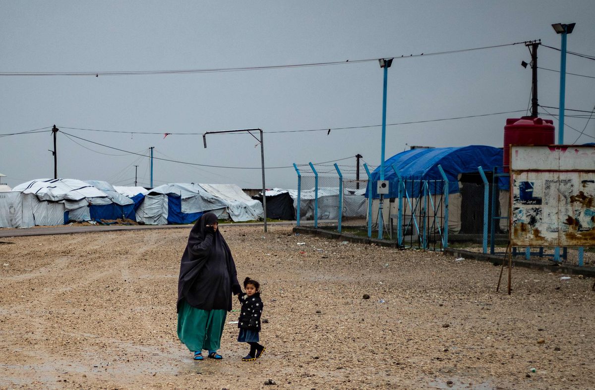 Francia repatría a 16 mujeres yihadistas y 35 menores retenidos en Siria