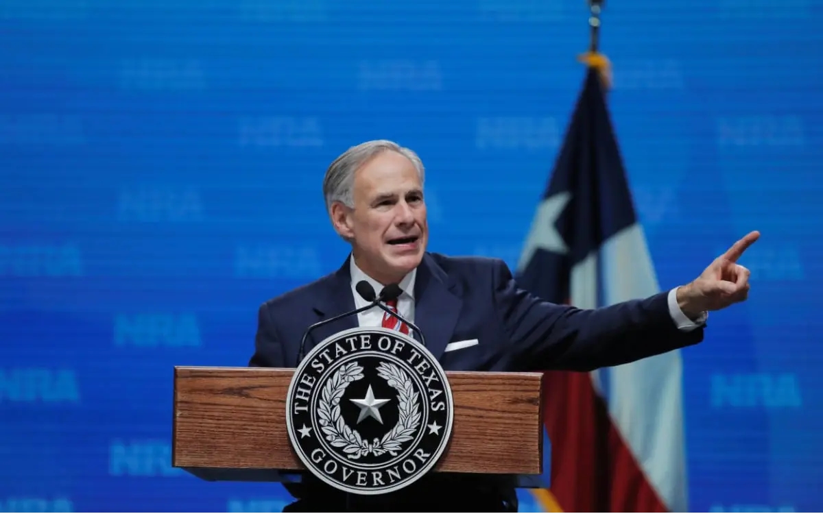 Greg Abbott ordena regresar a migrantes a la frontera