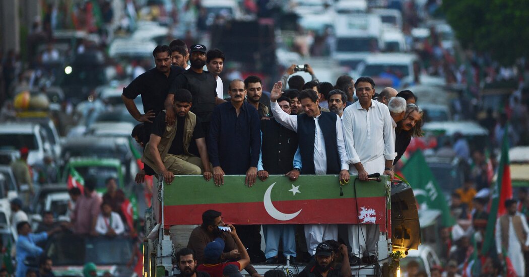 Imran Khan domina la votación de Punjab, profundizando la agitación en Pakistán