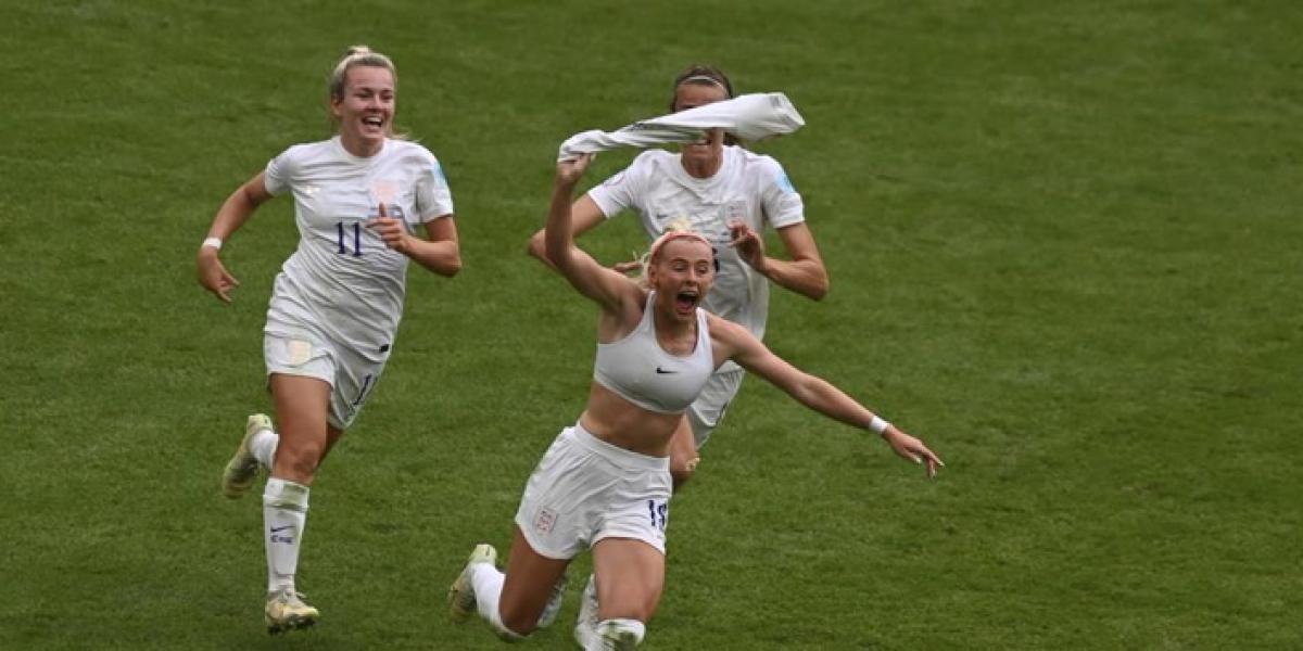 Inglaterra bate a Alemania en la prórroga y se corona campeona (2-1)