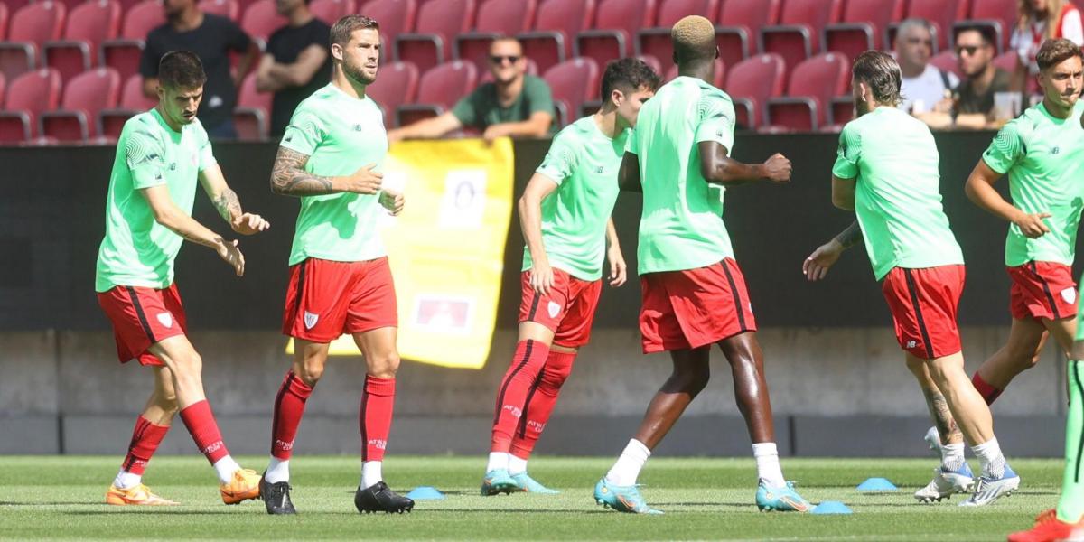 Iñigo Martínez juega de titular ante el Mainz 05