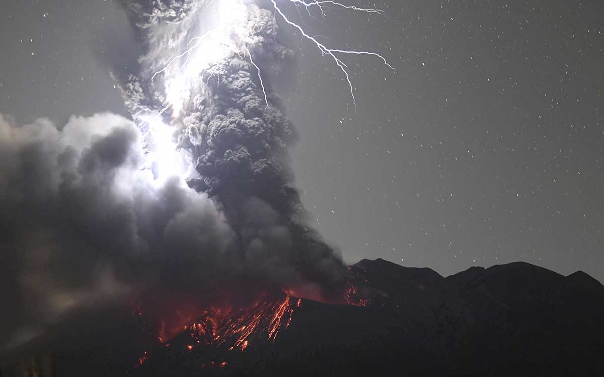 Japón declara la alerta máxima por la erupción del volcán ‘Sakurajima’ | Videos
