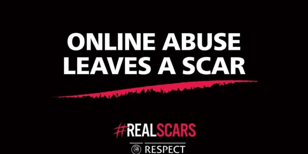 La UEFA, contra los abusos online