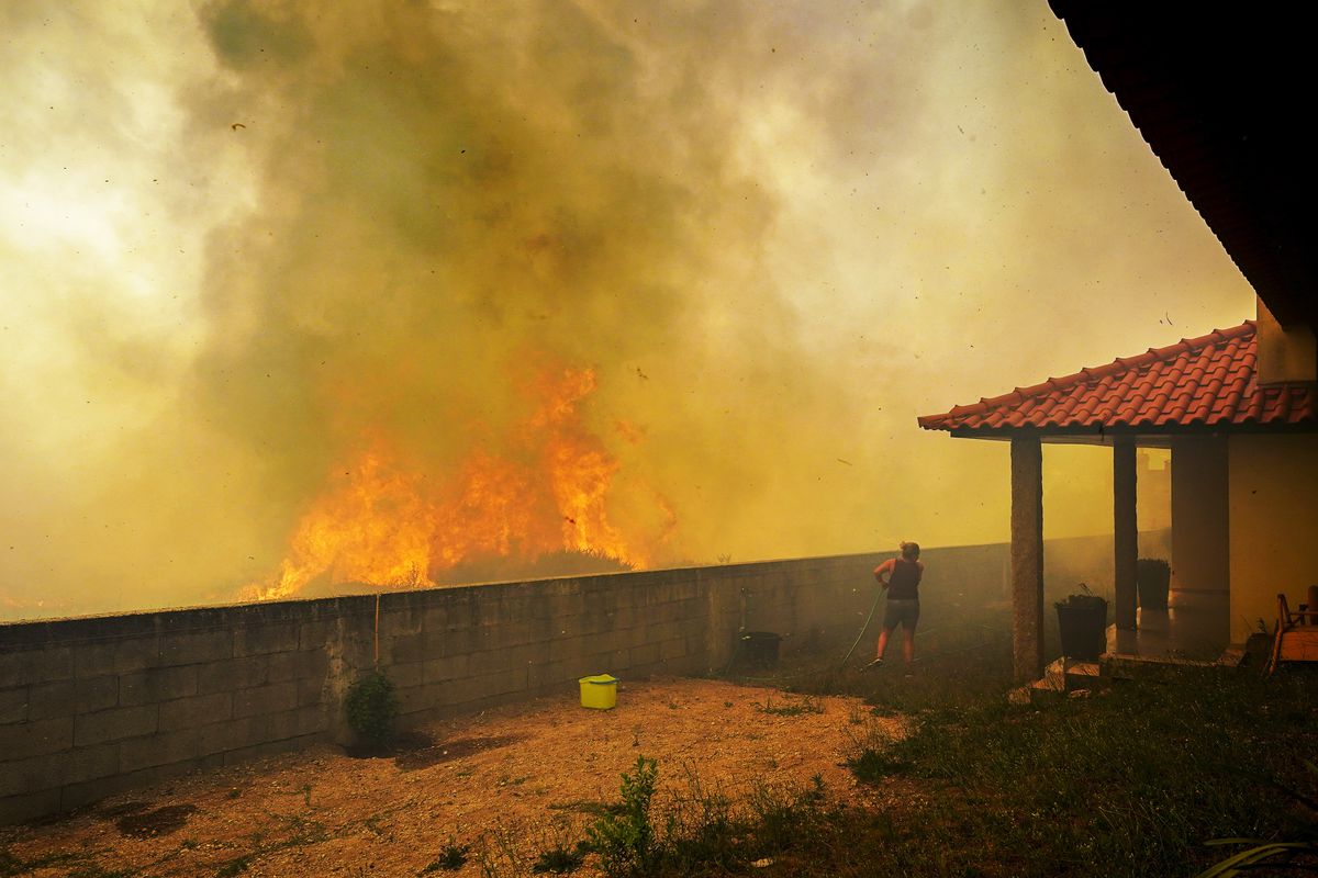 La oleada de incendios pone en alerta al sur de Europa