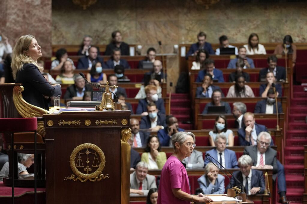 La primera ministra francesa pide “compromisos” a la oposición parlamentaria para sacar adelante las reformas