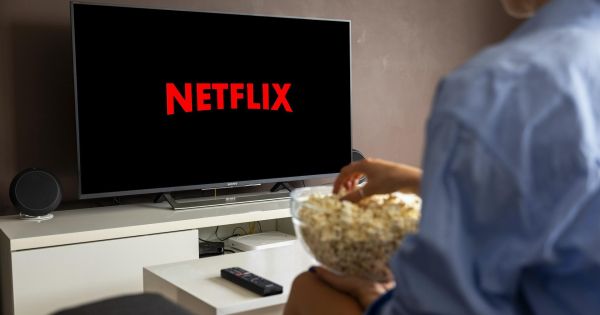 La razón detrás del cobro "por casa extra": Netflix perdió un millón de suscriptores en tres meses