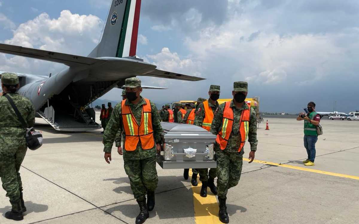 Llega a México avión con 8 migrantes fallecidos en San Antonio, Texas