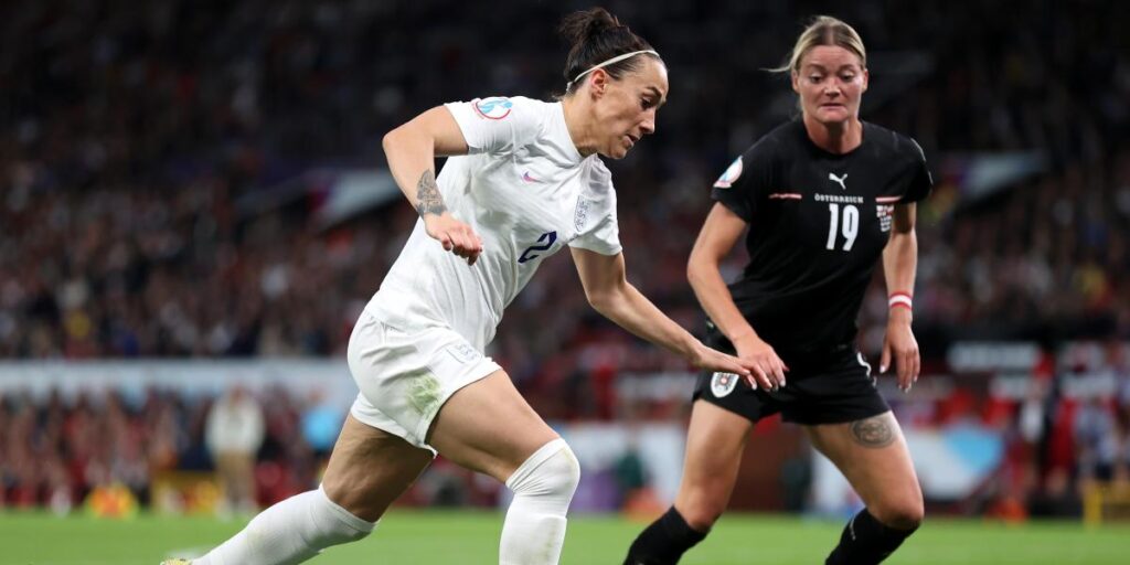 Lucy Bronze, contra los prejuicios de la Inglaterra rural