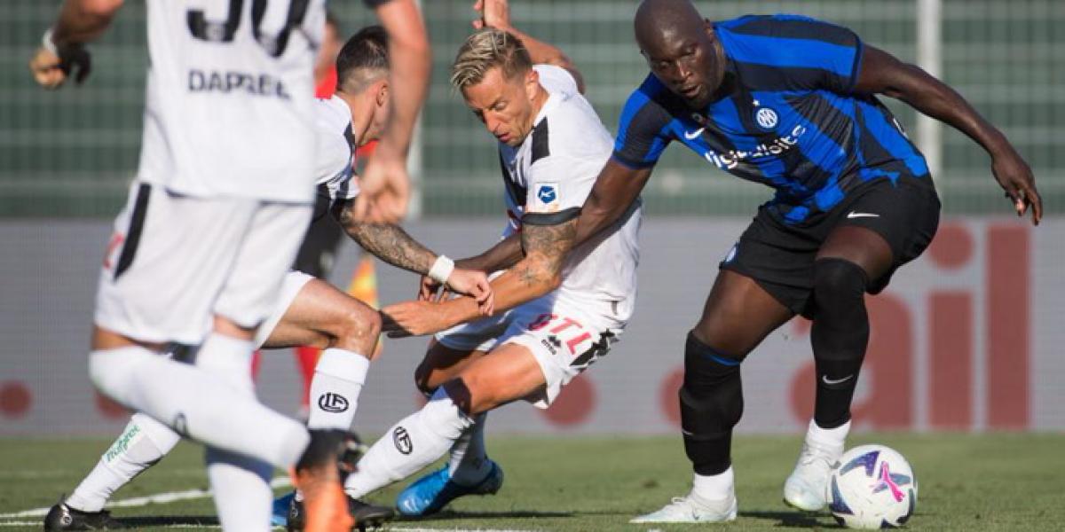 Lukaku debuta sin gol en el Inter y doblete de Lautaro