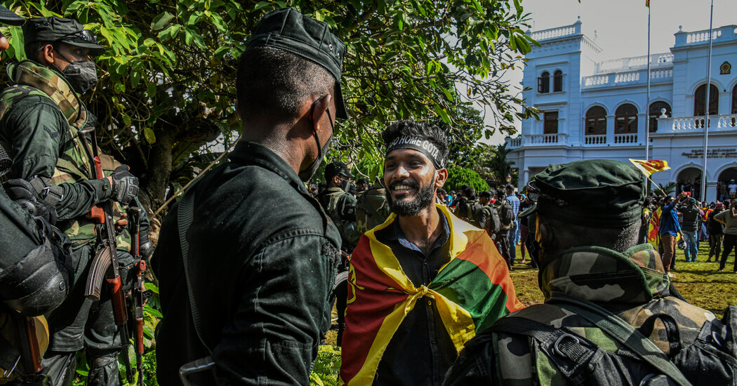 Manifestantes de Sri Lanka buscan contener el caos