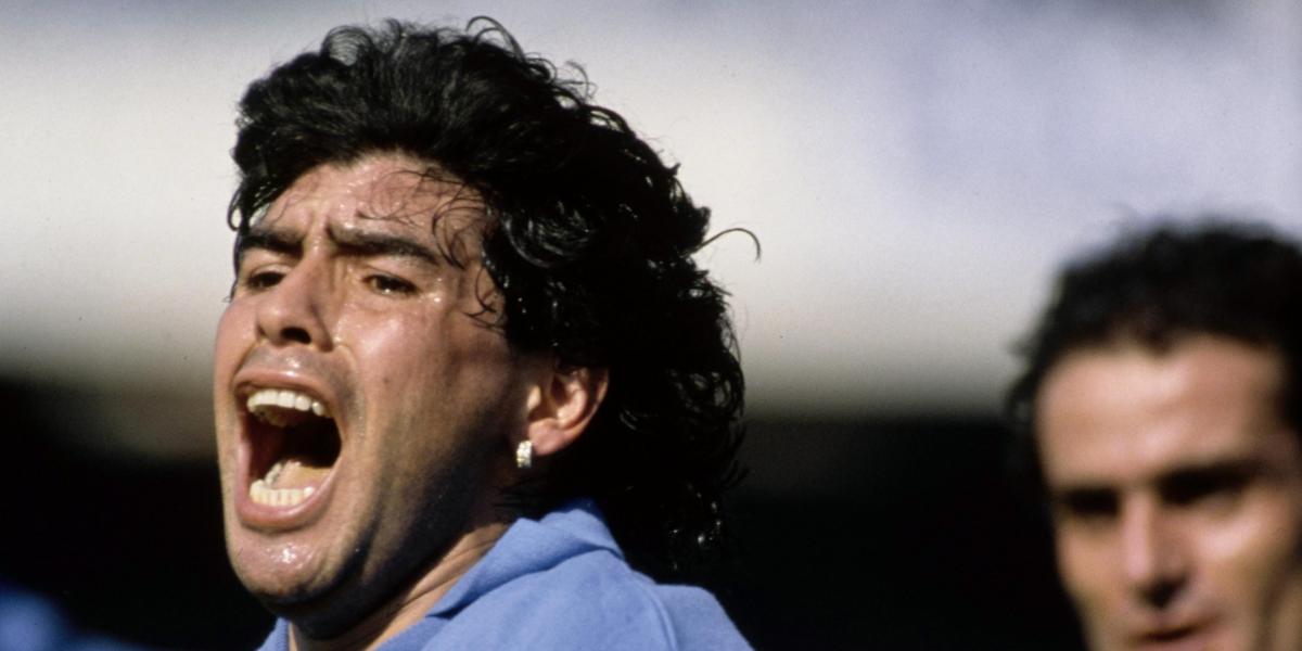 Maradona, presentado hace 38 años en Nápoles, la ciudad que le juró lealtad eterna