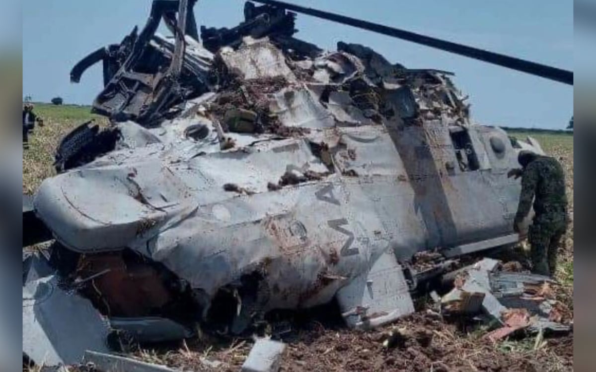 FGR investiga el desplome de helicóptero en Sinaloa en donde murieron 14 marinos; Semar pide no especular