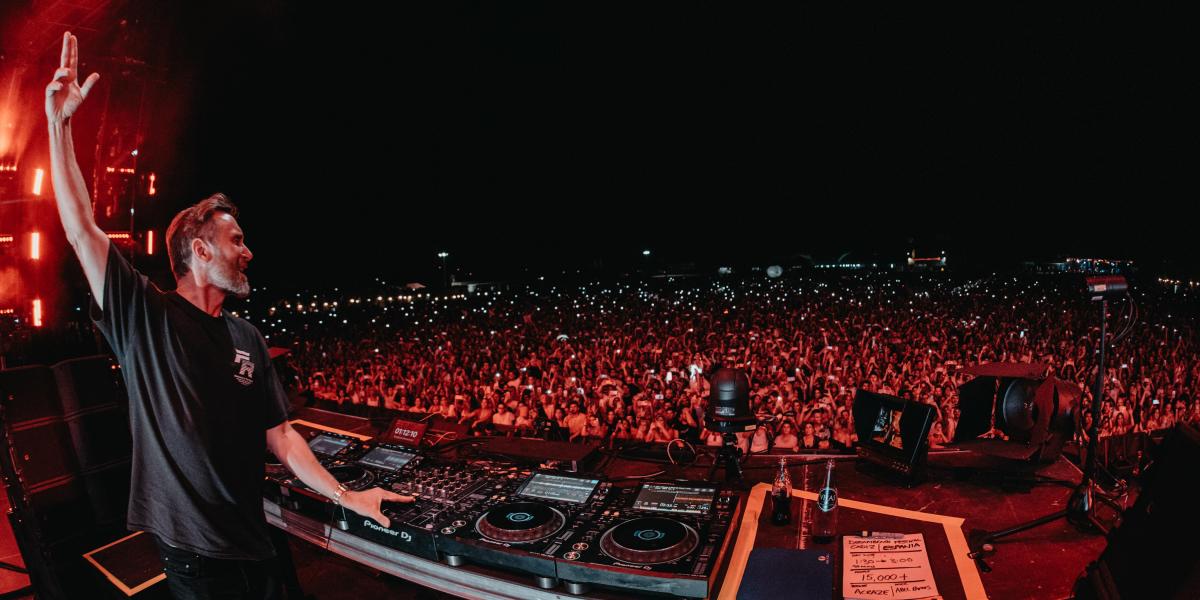 Más de 20.000 almas vibran con David Guetta en Cádiz