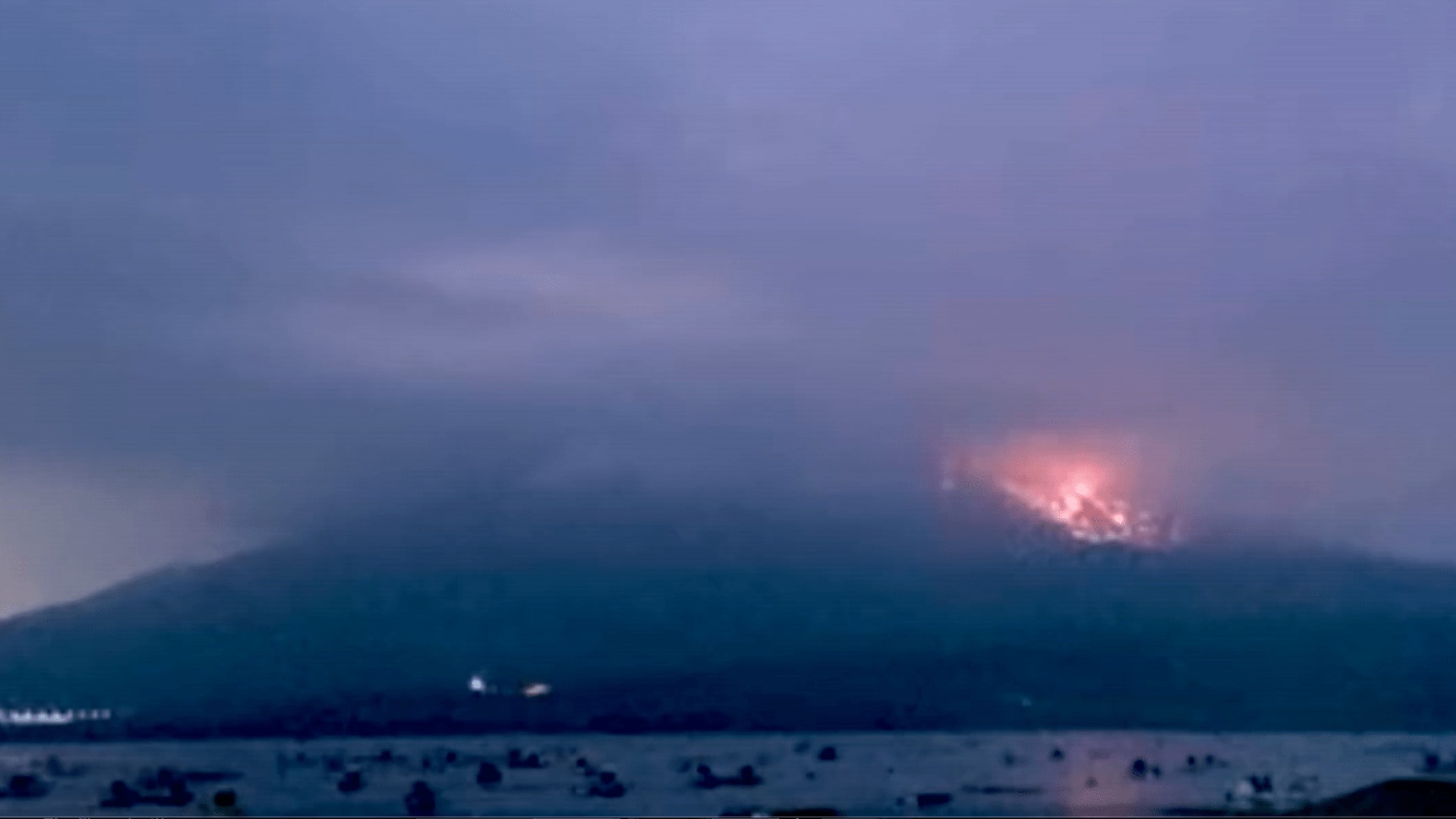Máxima alerta en Japón: volcán registra nueva erupción este lunes