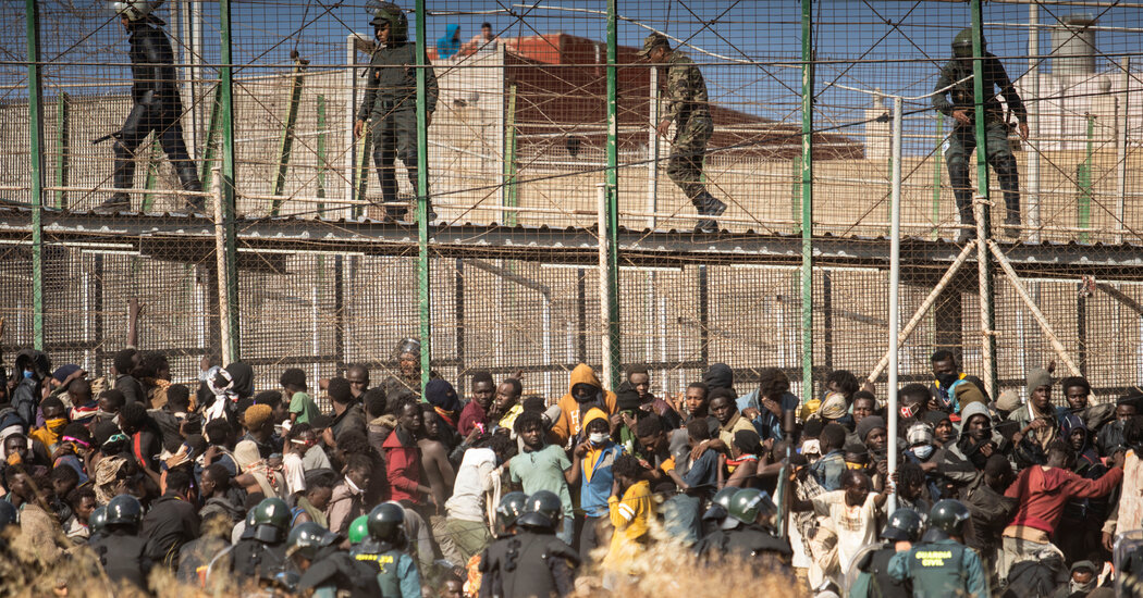 Migrantes en Marruecos son condenados por intentar cruzar al enclave español