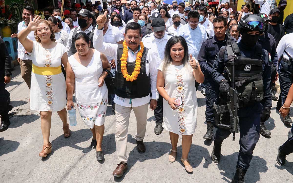 Morelos: Alcalde suplente de Xoxocotla asume el cargo protegido por un chaleco antibalas