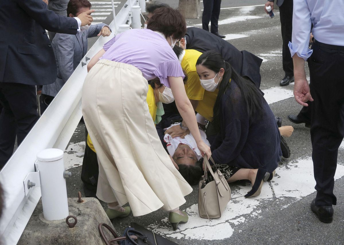 Muere el ex primer ministro de Japón Shinzo Abe tras ser tiroteado en un mitin en plena calle