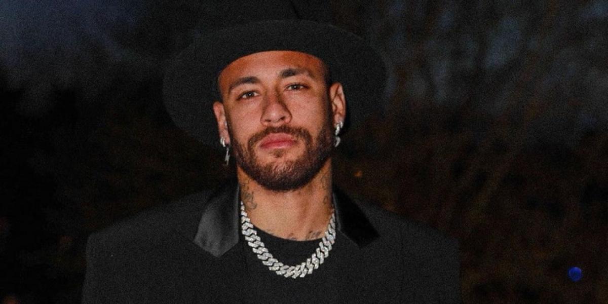 Neymar, en el punto de mira: una modelo muestra los mensajes que le habría enviado el futbolista