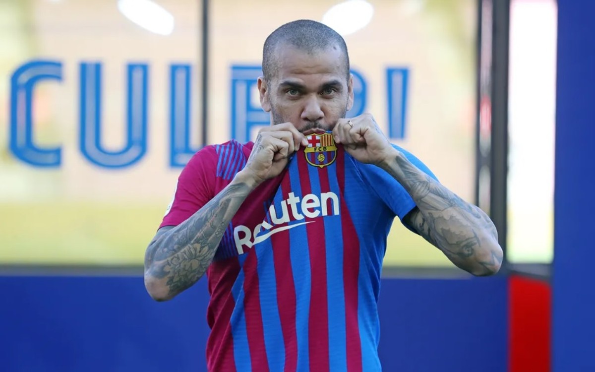 "No me gustó cómo se manejó mi salida del Barcelona": Dani Alves | Video