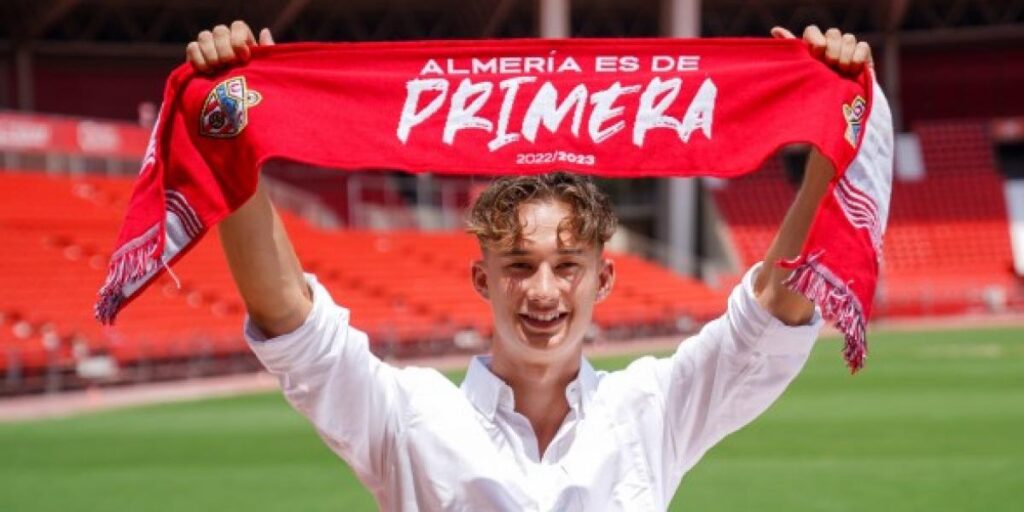 Oficial: El Almería se hace con una joven promesa del Manchester United