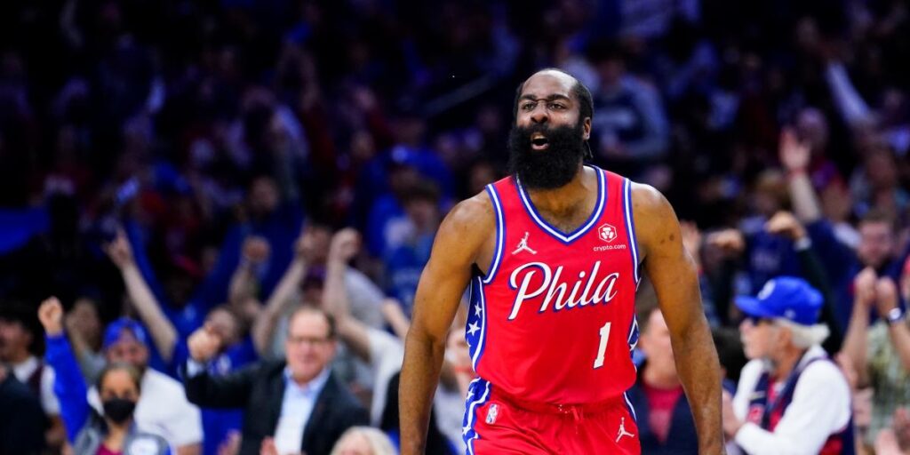 Oficial: Harden renueva dos años con los 76ers y renuncia a 14,5 millones