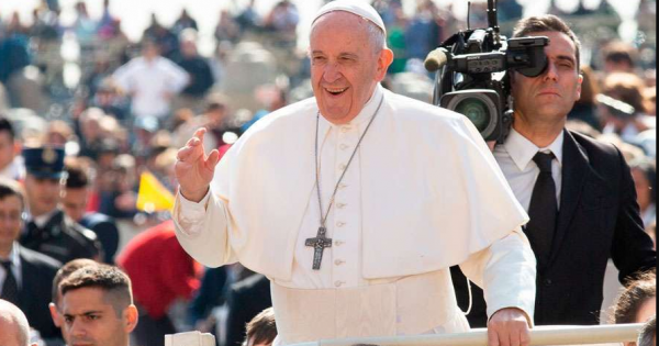 Papa Francisco: "Lo confieso, con Raúl Castro tengo una relación humana"