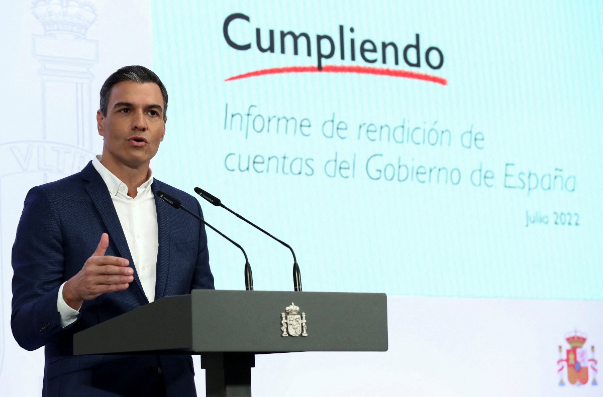 Presidente de España pide dejar de usar corbata para ahorrar energía