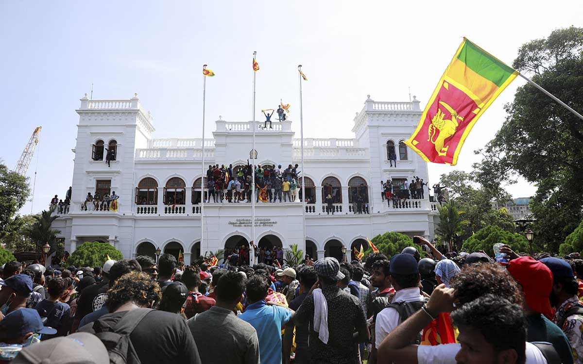 Primer ministro asume presidencia interina de Sri Lanka; declara estado de emergencia ante protestas
