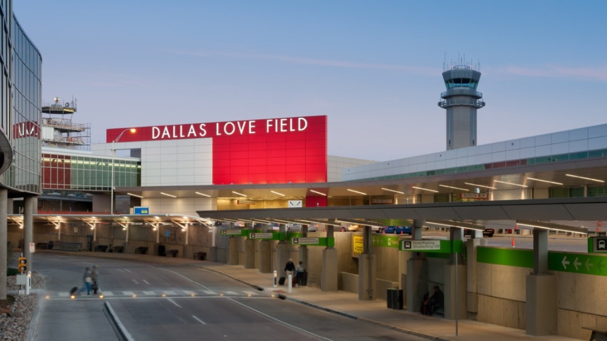 Reportan tiros en aeropuerto de Love Field en Texas; policía hiere a la agresora
