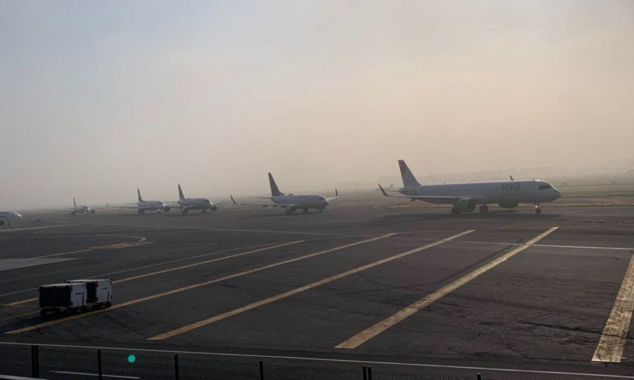 Restablecen operaciones en pista del AICM afectada por bache; 35 vuelos se vieron afectados