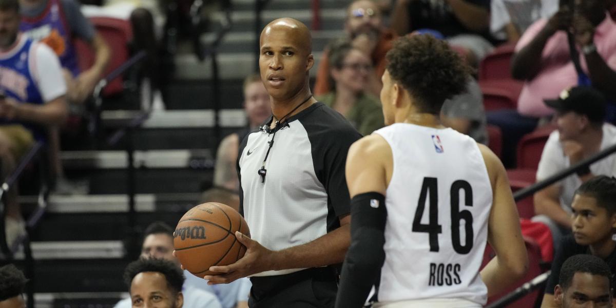 Richard Jefferson dirigió un partido en la liga de verano