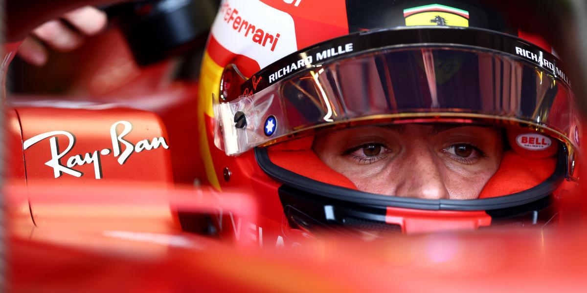 Sainz defiende a Leclerc y a Ferrari: "Yo también cometo errores"