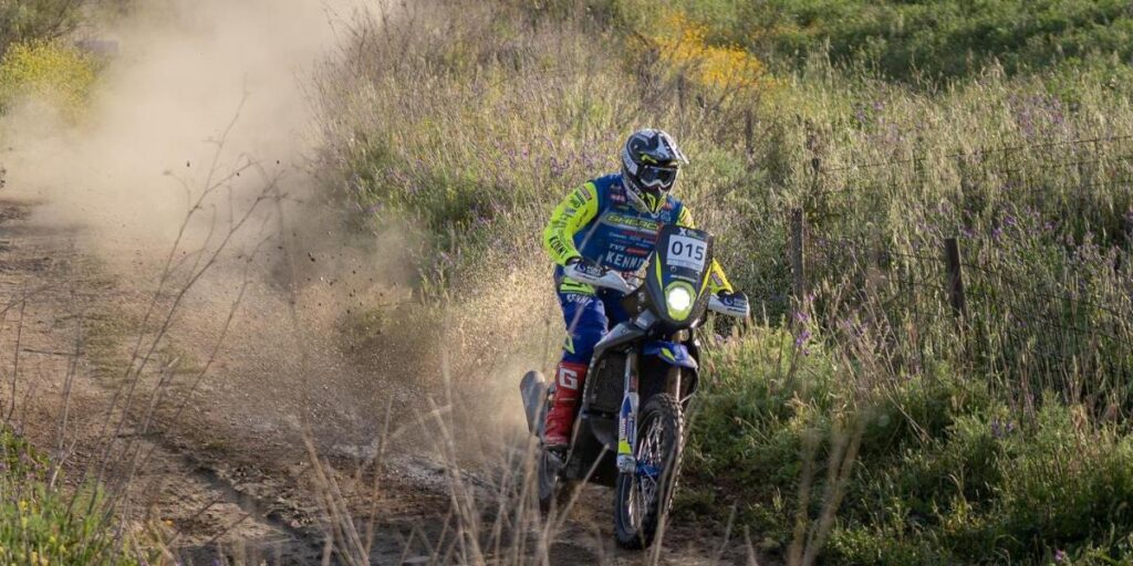 Santolino reinicia la preparación del Dakar en la Baja España