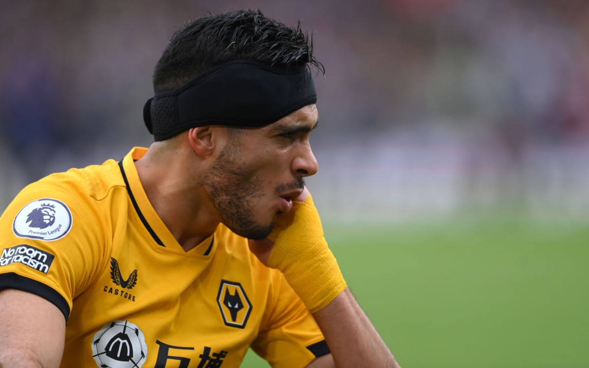 Se lesiona Raúl Jiménez en la pretemporada con Wolverhampton  | Tuit