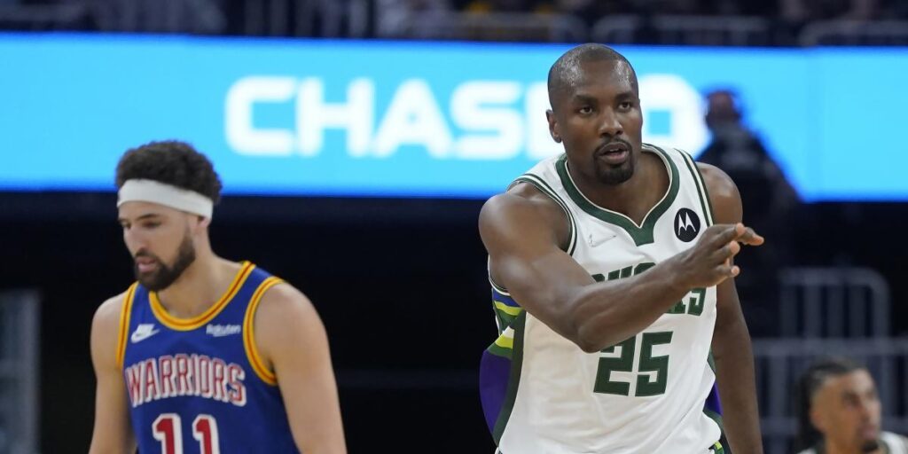 Serge Ibaka continuará en los Milwaukee Bucks