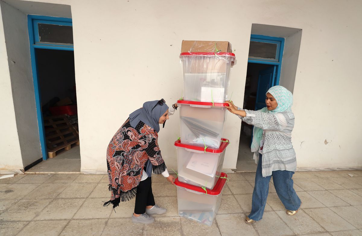 Túnez vota en referéndum una Constitución a medida del presidente