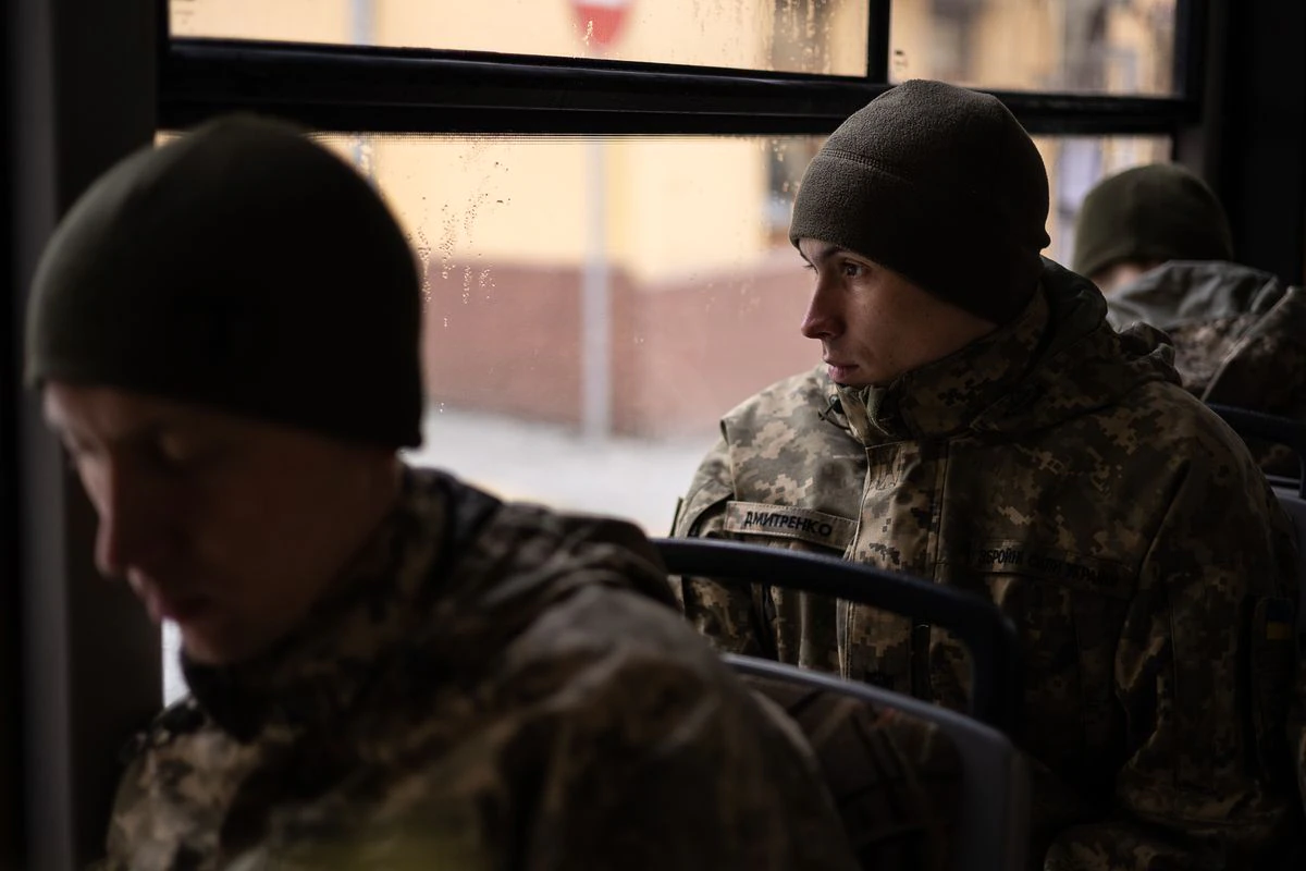 Ucrania aumenta los controles para evitar la salida del país de hombres en edad militar