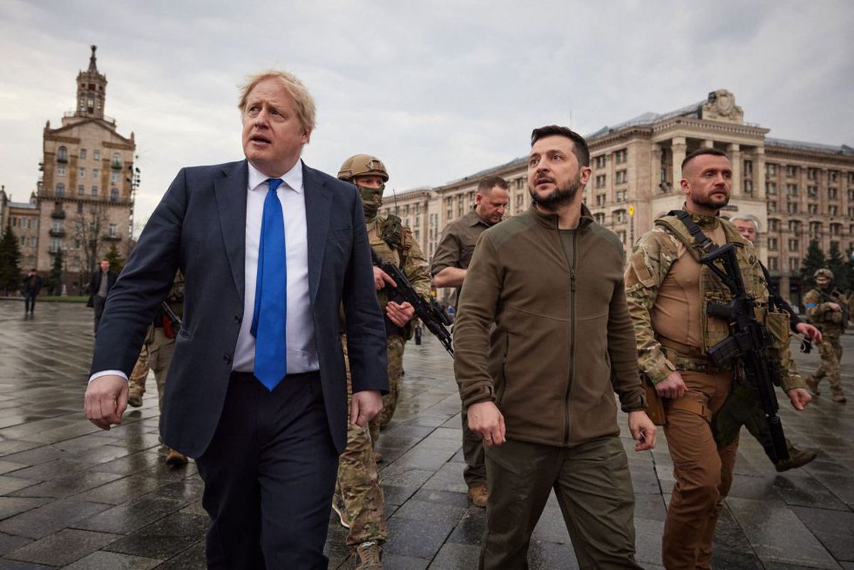 Ucrania rinde homenaje a Boris Johnson
