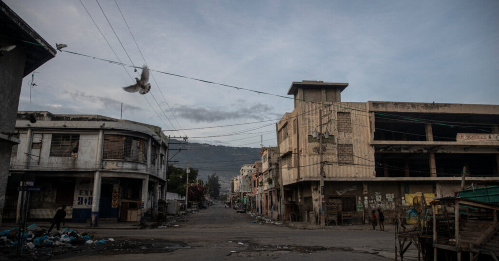Un año después del asesinato del presidente, los haitianos siguen esperando tocar fondo