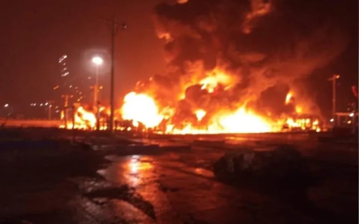 Un muerto y un desaparecido tras incendio en refinería Madero | Videos