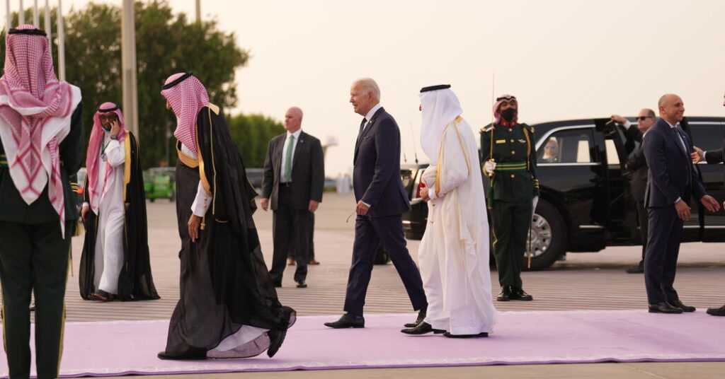 Visita de Biden a Arabia Saudita genera críticas y modestos acuerdos